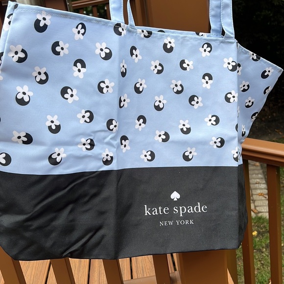 New Kate Spade ♠️ Tote with handles. Functional and beautiful - Picture 9 of 10